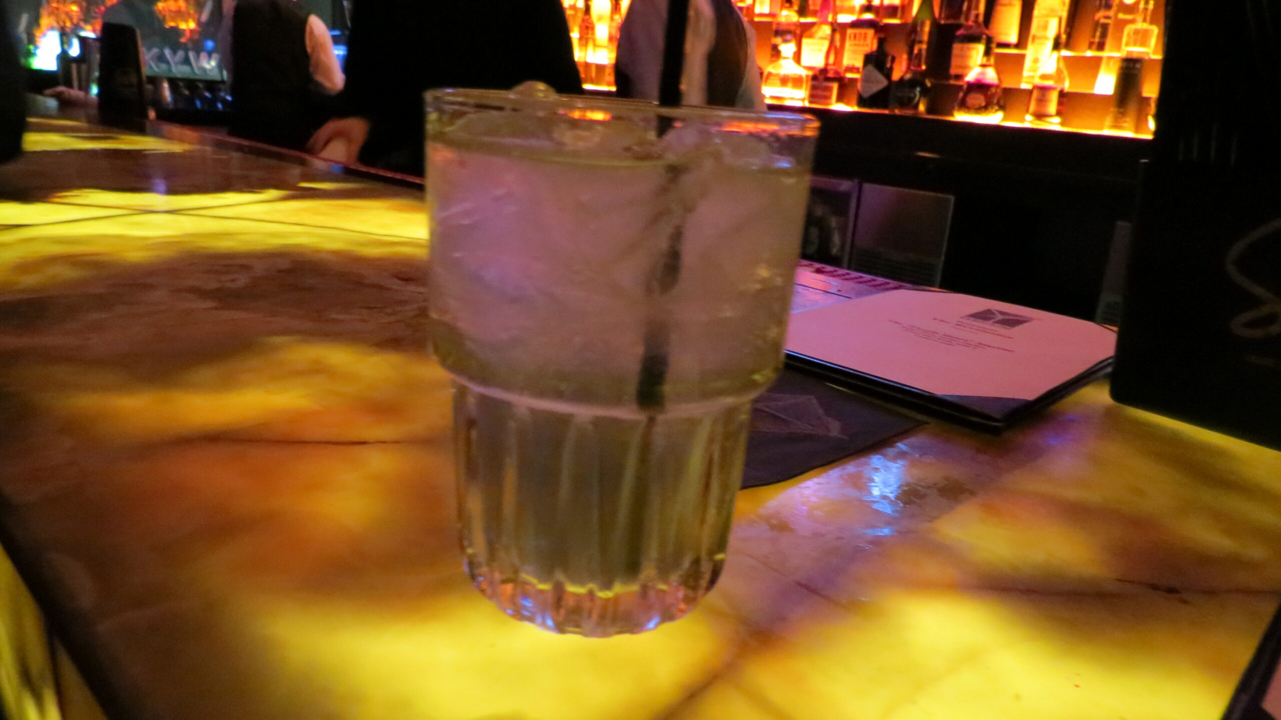 Début de la soirée, avec un cocktail "purple"